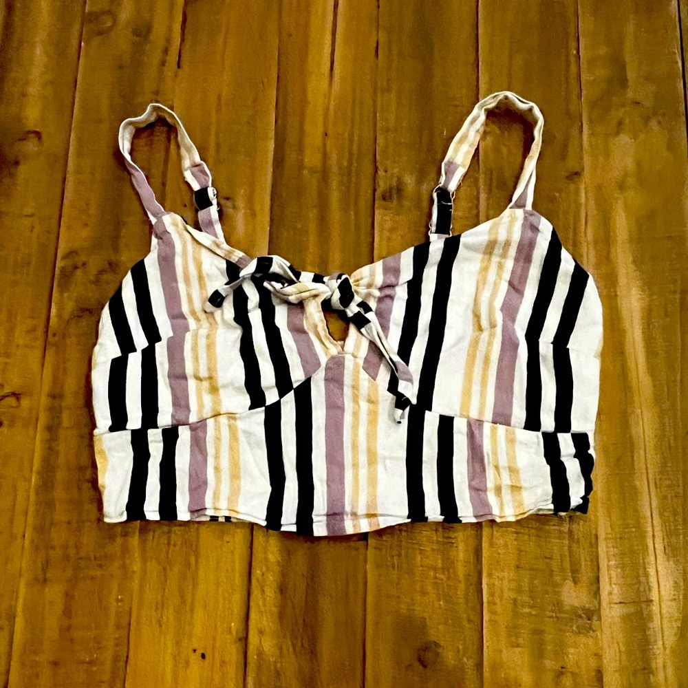 Women’s size large Hollister tie front cropped tank